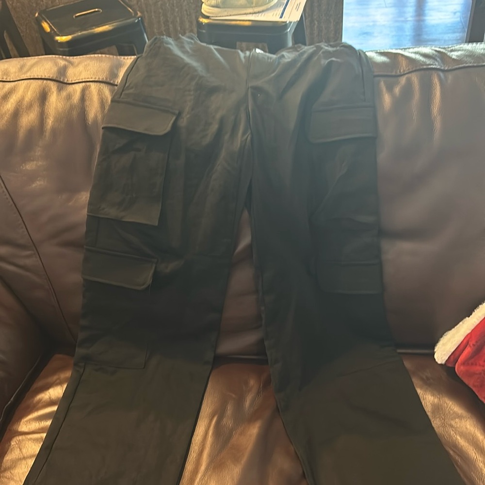 EZ wear SHEIN black dress up or down pants. Side pockets, stretchy material.